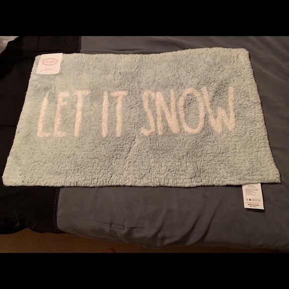 Rae Dunn Other - Rae Dunn let it snow bath mat